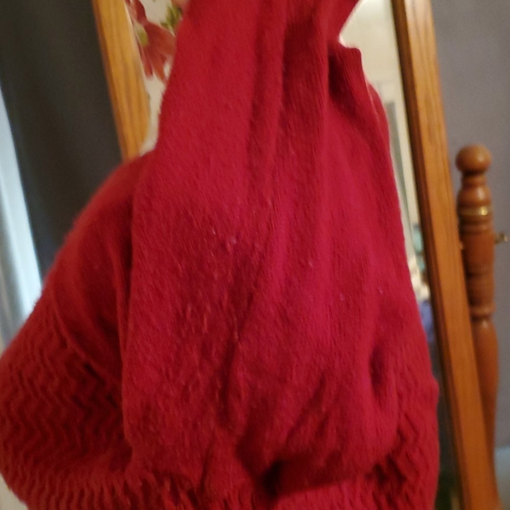 Red sweater - Picture 5 of 5